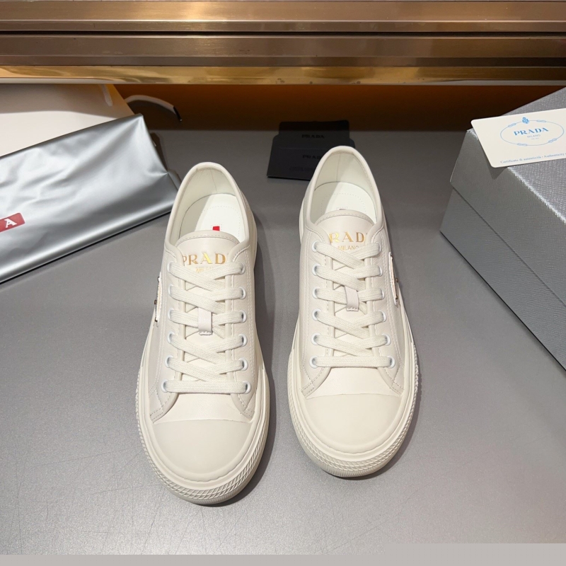 Pra*a casual shoes